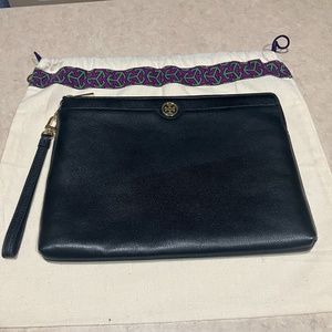 Tory Burch Robinson Black Pebbled Leather Clutch / Wristlet  *NEW*
